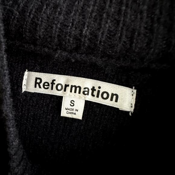 Reformation Sinclair Cable Knit Wool Sweater in Navy Blue. - Picture 5 of 5